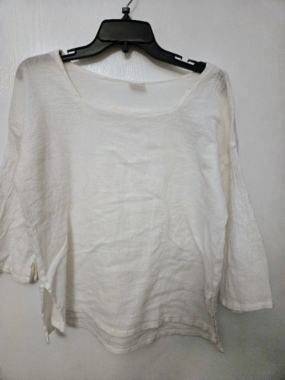 White gauze 3/4 sleeve top NWOT